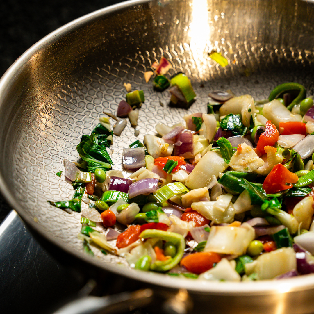 Titanium Gehamerde Pan Pro + GRATIS Gehamerde Wok Pan Pro